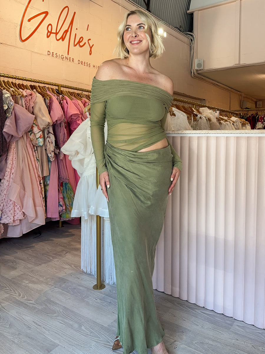 Benni - Yasmin Off Shoulder Dress Pistachio Green (Size 12) Goldie's - Designer Dress Hire Benni - Yasmin Off Shoulder Dress Pistachio Green (Size 12) Goldie's - Designer Dress Hire