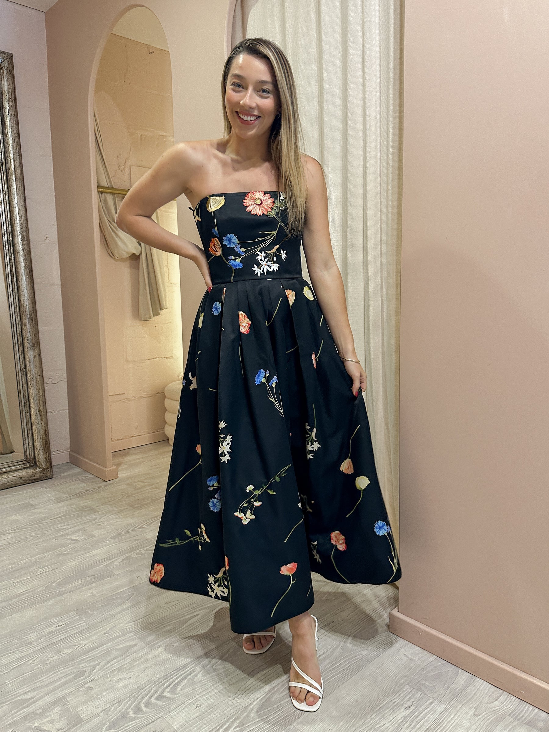 Leo and Lin - The Fields Embroidered Bustier Midi Black (Size 10) Goldie's - Designer Dress Hire Leo and Lin - The Fields Embroidered Bustier Midi Black (Size 10) Goldie's - Designer Dress Hire